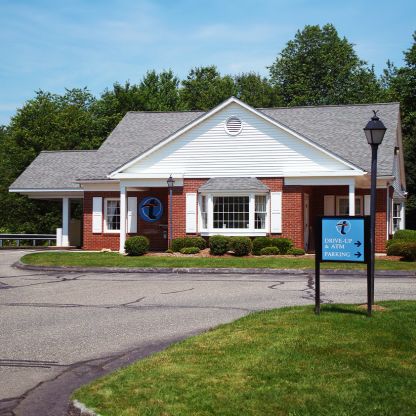Outdoor shot of Thomaston Savings Bank branch in Harwinton, CT