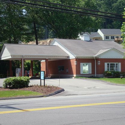 Outdoor shot of Thomaston Savings Bank branch in Thomaston, CT on South Main Street