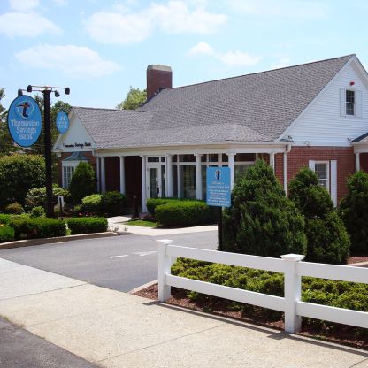 Outdoor shot of Thomaston Savings Bank branch in Terryville, CT