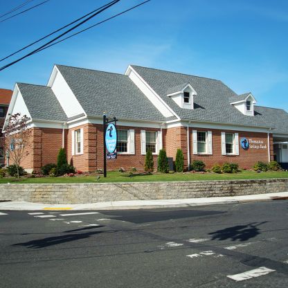 Outdoor shot of Thomaston Savings Bank branch in Waterbury, CT on Highland Avenue
